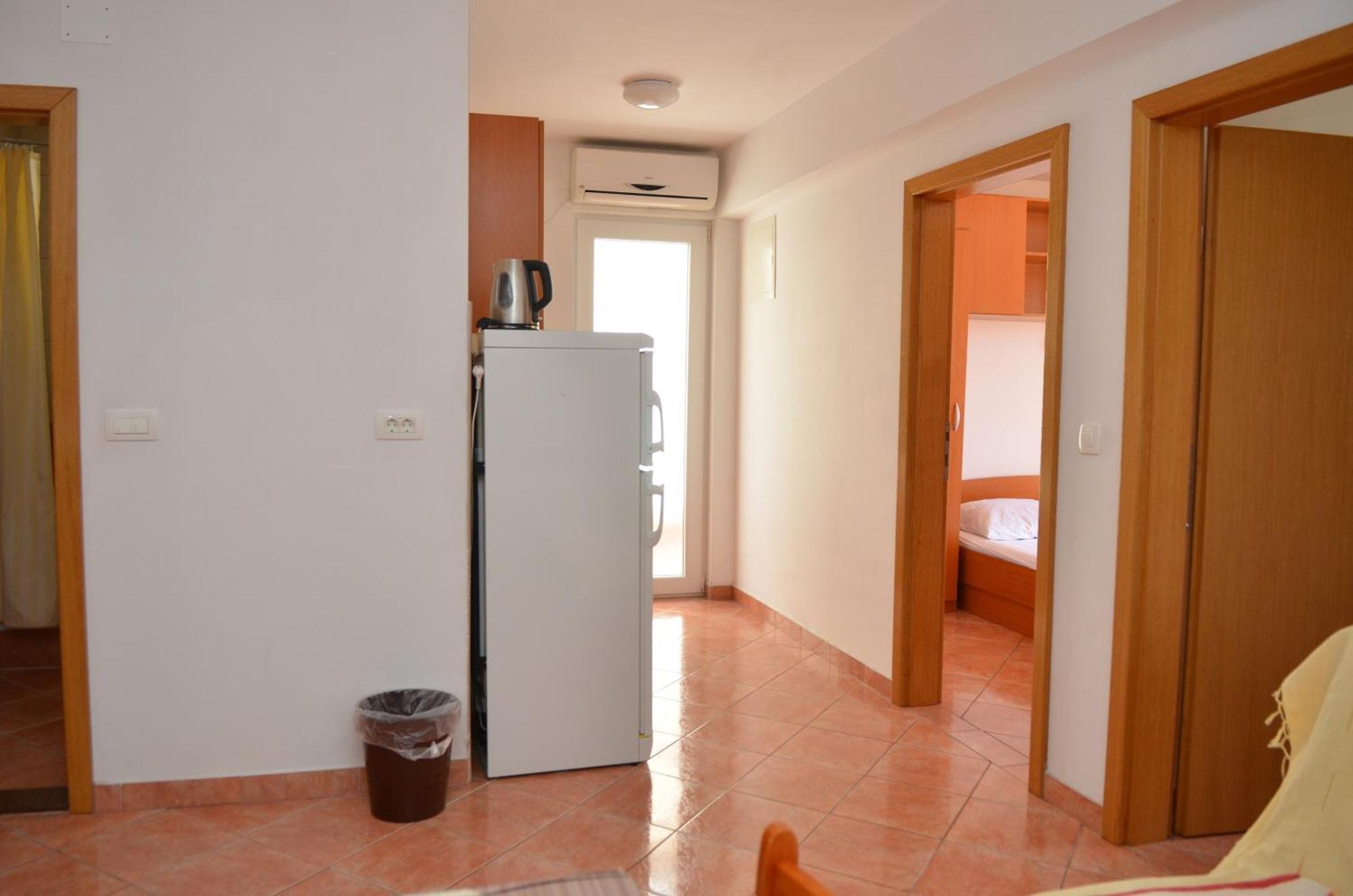 Apartments By The Sea Gradac, Makarska - 13681 Rum bild